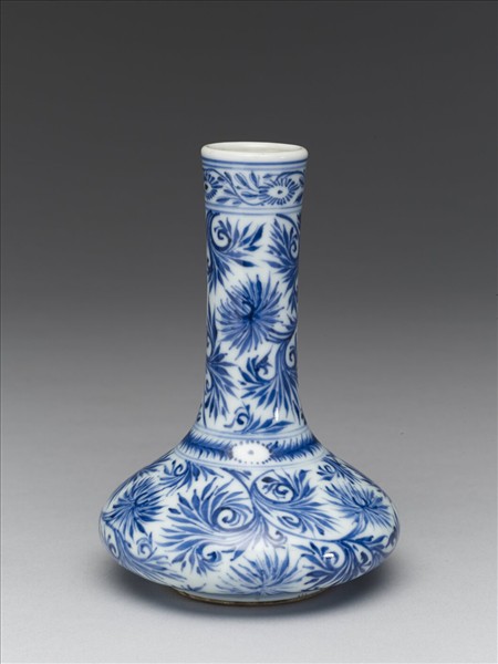 青花轉枝菊花紋長頸瓶