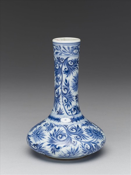 青花轉枝菊花紋長頸瓶