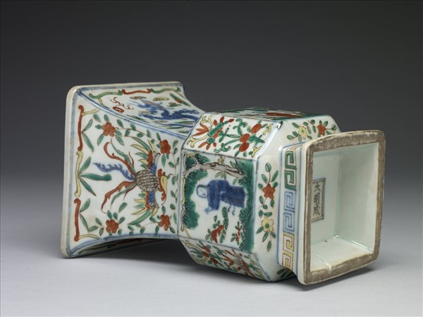 青花五彩龍鳳人物紋尊