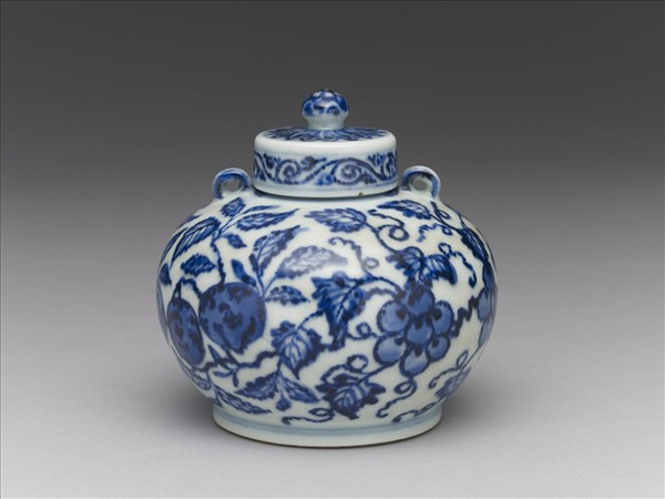 青花四季花果紋雙耳蓋罐