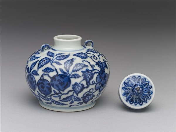 青花四季花果紋雙耳蓋罐