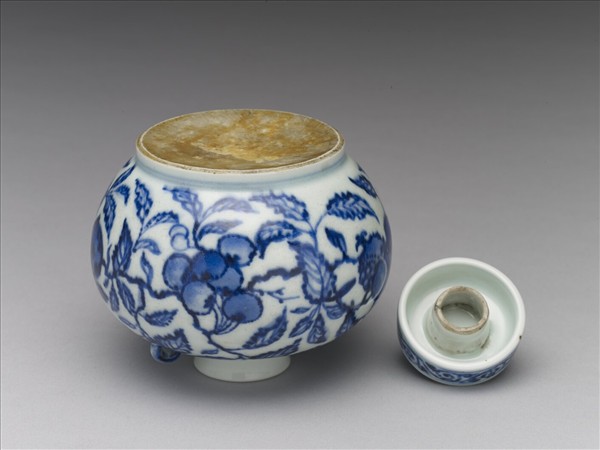 青花四季花果紋雙耳蓋罐