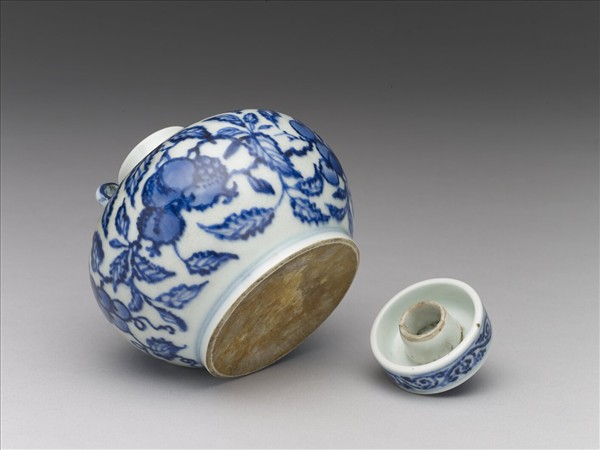 青花四季花果紋雙耳蓋罐