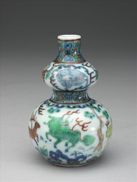 青花鬥彩瑞獸紋葫蘆瓶