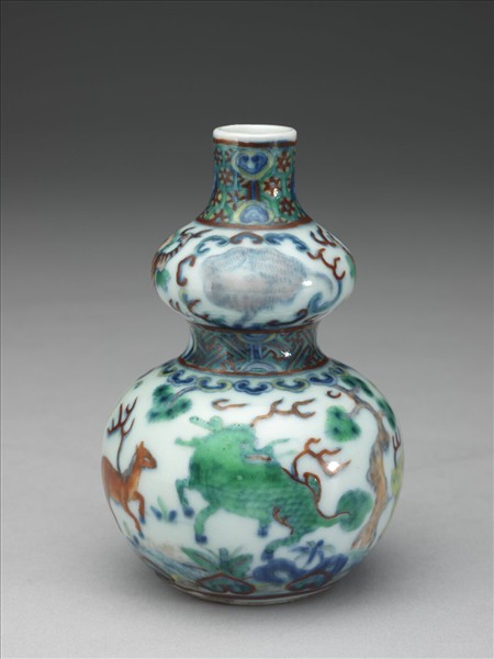 青花鬥彩瑞獸紋葫蘆瓶