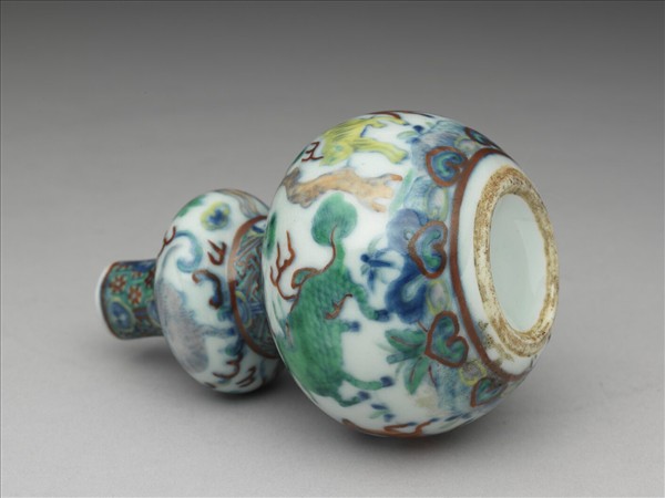 青花鬥彩瑞獸紋葫蘆瓶