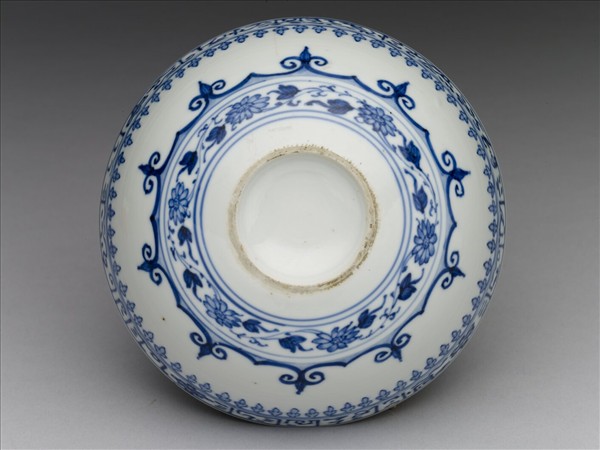 青花波斯文花卉紋碗