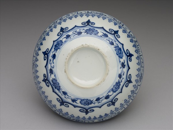 青花波斯文花卉紋碗