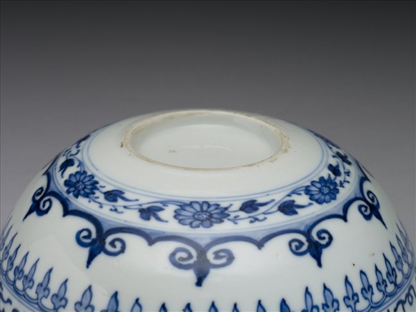 青花波斯文花卉紋碗