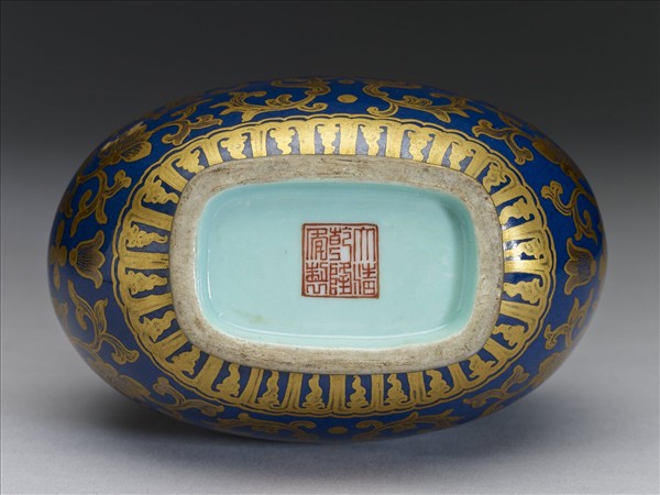 霽青釉描金番蓮紋雙耳葫蘆瓶