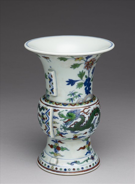 鬥彩花卉龍紋尊