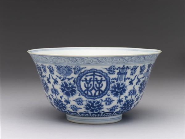 青花番蓮八寶萬壽無疆碗