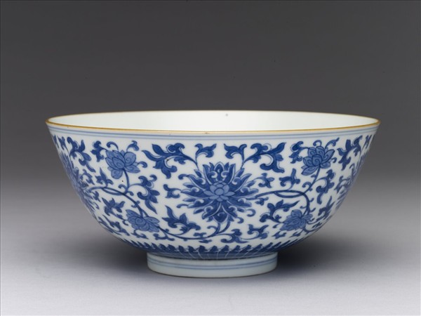 青花番蓮紋碗