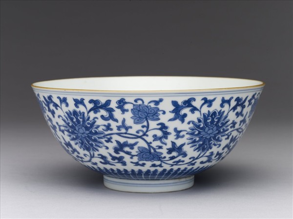 青花番蓮紋碗