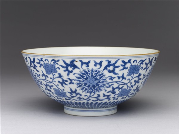 青花番蓮紋碗