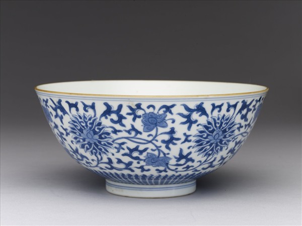 青花番蓮紋碗