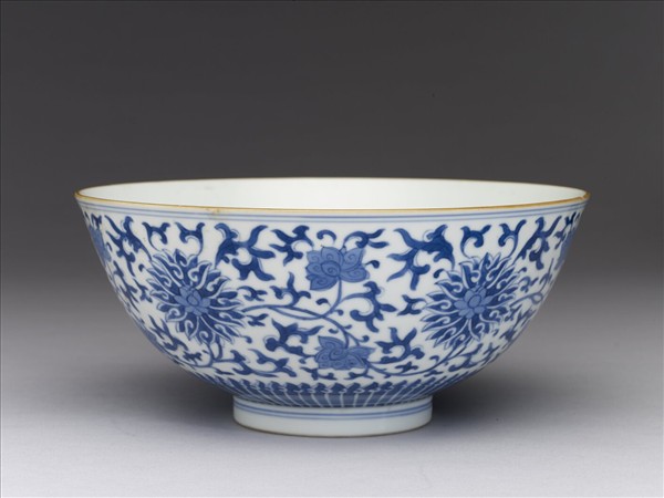 青花番蓮紋碗