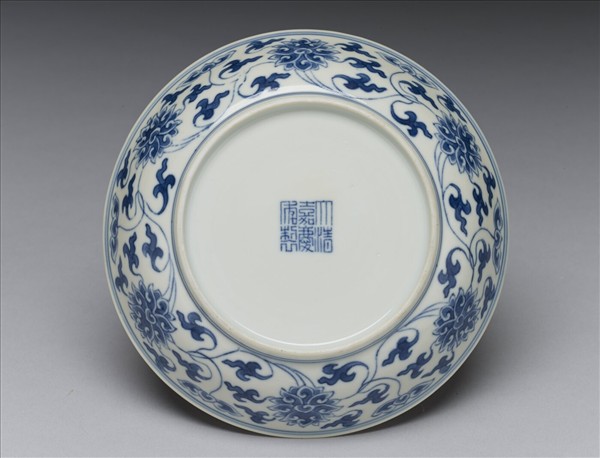 青花番蓮紋盤