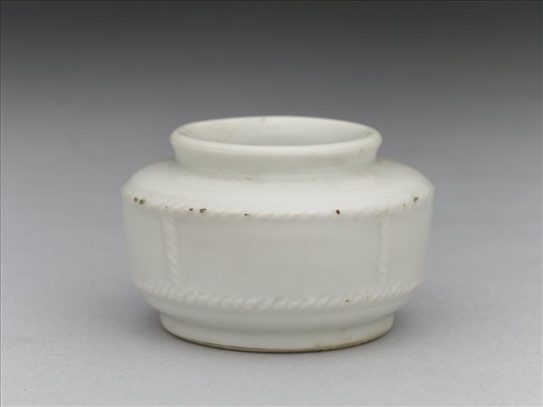 白瓷繩紋罐