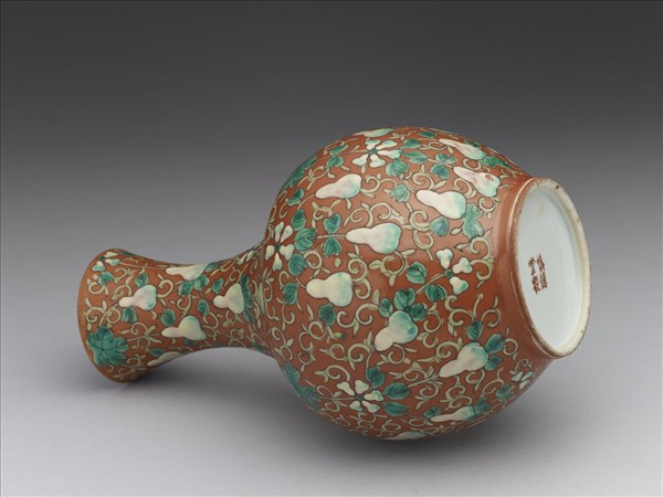 珊瑚紅釉葫蘆紋瓶