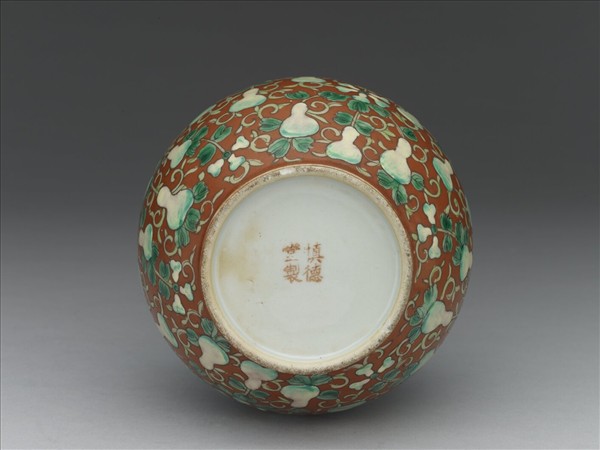 珊瑚紅釉葫蘆紋瓶