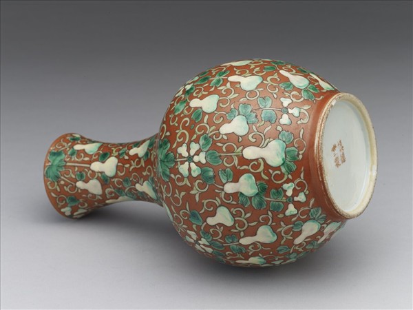 珊瑚紅釉葫蘆紋瓶