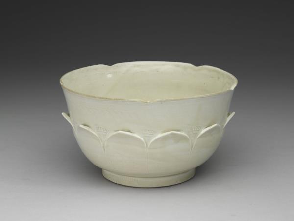 定窯 白瓷蓮瓣碗 底刻「官」款