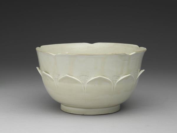 定窯 白瓷蓮瓣碗 底刻「官」款