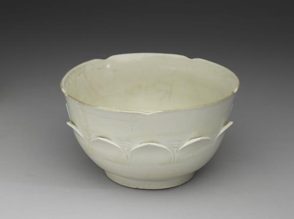定窯 白瓷蓮瓣碗 底刻「官」款