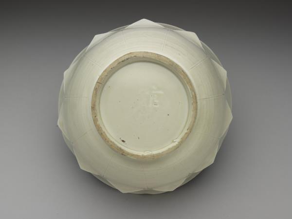 定窯 白瓷蓮瓣碗 底刻「官」款