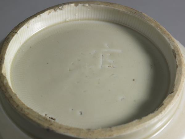 定窯 白瓷蓮瓣碗 底刻「官」款