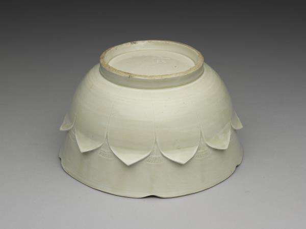 定窯 白瓷蓮瓣碗 底刻「官」款