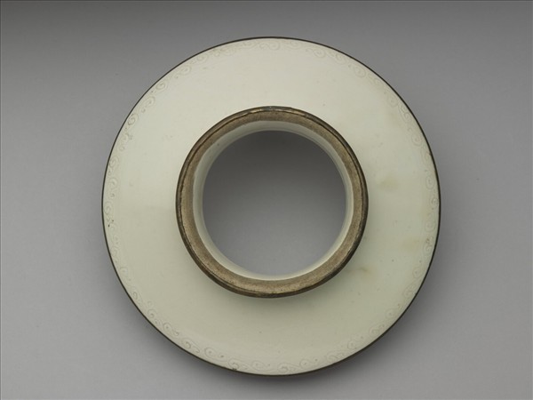 定窯 白瓷劃花蓮荷紋碗托