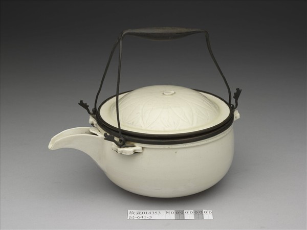 定窯 白瓷三繫壺 口印「褚」字銘