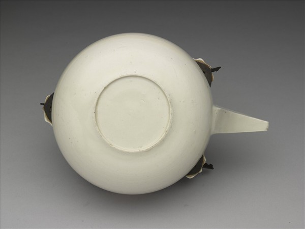 定窯 白瓷三繫壺 口印「褚」字銘