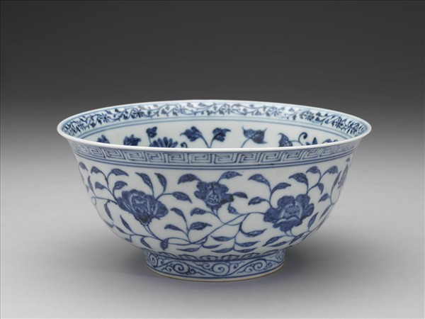 青花纏枝花卉紋碗