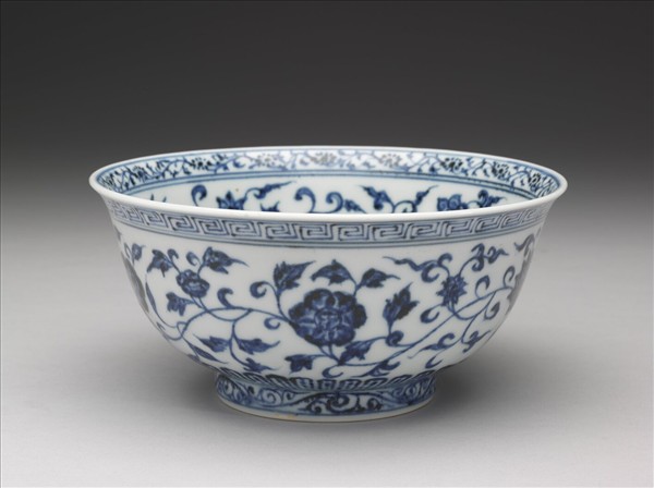 青花纏枝花卉紋碗