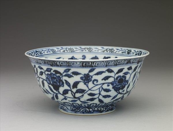 青花纏枝花卉紋碗