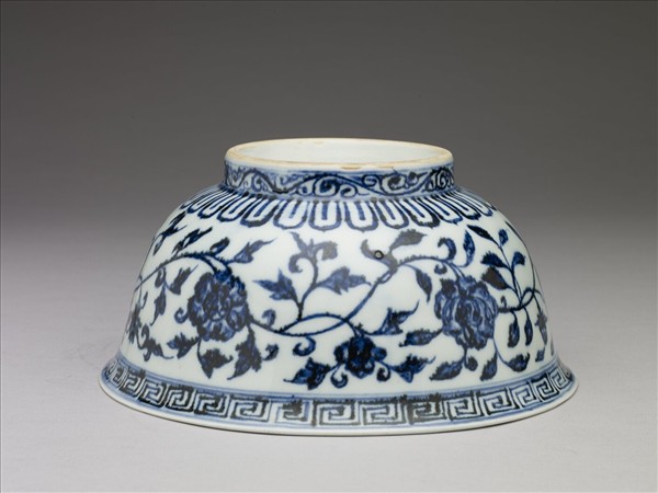 青花纏枝花卉紋碗