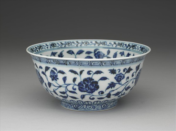 青花纏枝花卉紋碗