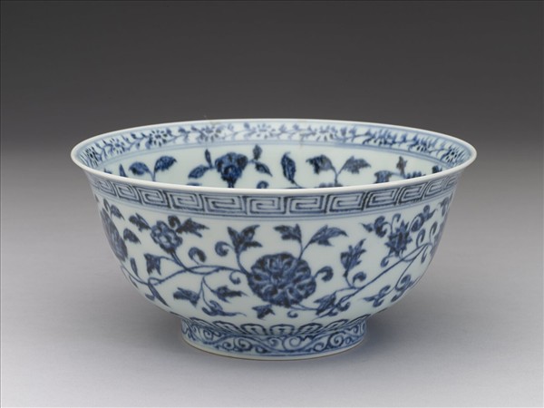 青花纏枝花卉紋碗