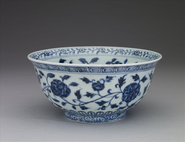 青花纏枝花卉紋碗