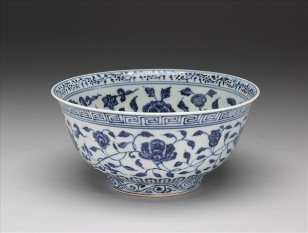 青花纏枝花卉紋碗