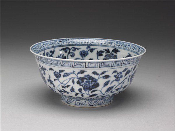青花纏枝花卉紋碗