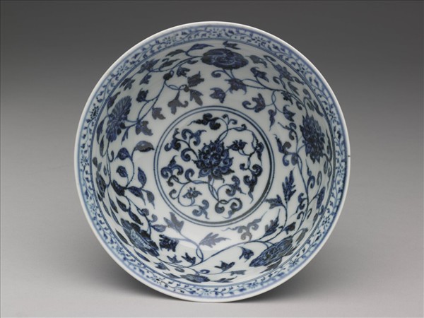 青花纏枝花卉紋碗
