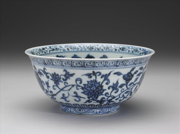 青花纏枝花卉紋碗