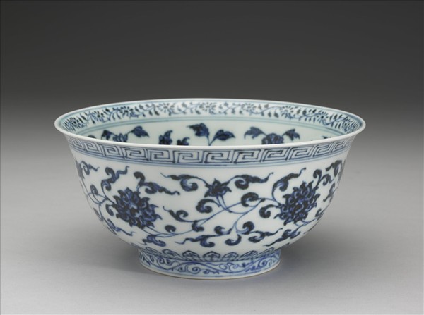 青花纏枝花卉紋碗