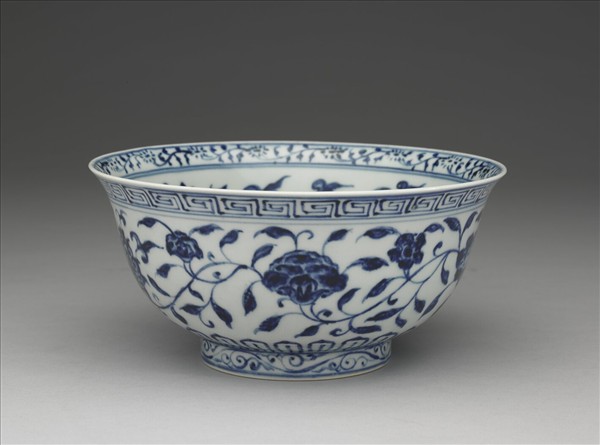青花纏枝花卉紋碗