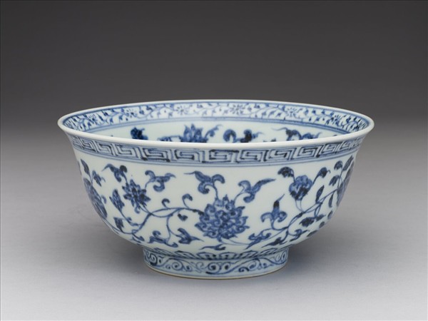 青花纏枝花卉紋碗