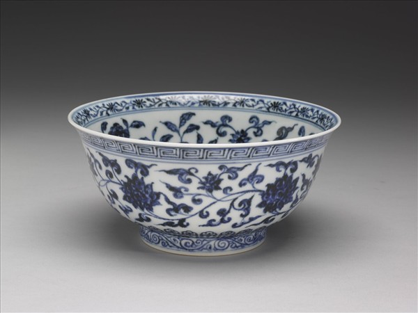 青花纏枝花卉紋碗